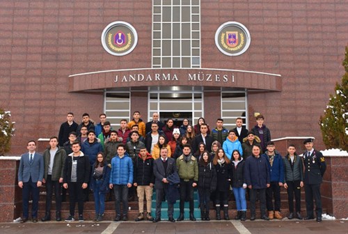 Visita de los estudiantes de Escuela Secundaria de Anatolia de Altındağ Gazi a la Presidencia de la Academia de Gendarmería y Guardacostas